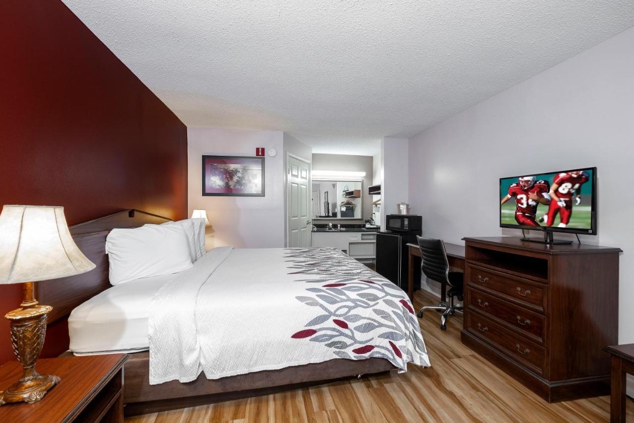 Red Roof Inn & Suites Wilson Exteriör bild