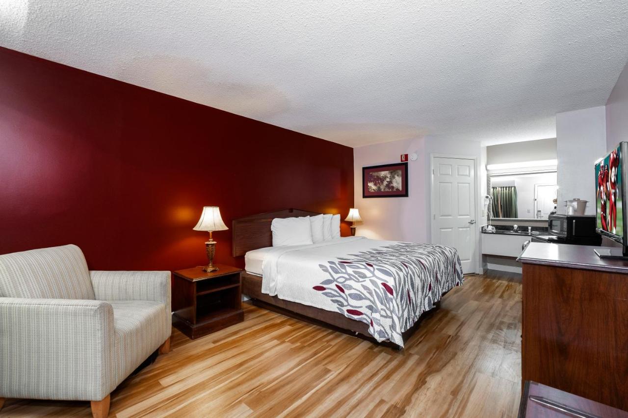 Red Roof Inn & Suites Wilson Exteriör bild